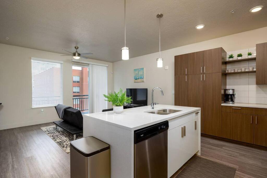 Modern 1B Downtown Slc With Wfh Setup, Gym, Fast Wi-Fi, Pool Daire Salt Lake City Dış mekan fotoğraf